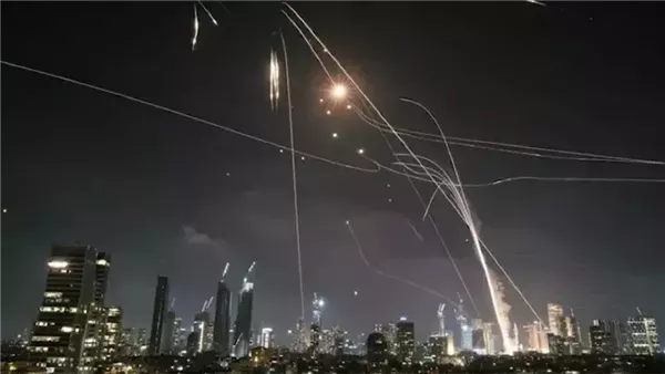 التلفزيون الإيراني يعلن بدء موجة صاروخية جديدة باتجاه الأراضي المحتلة