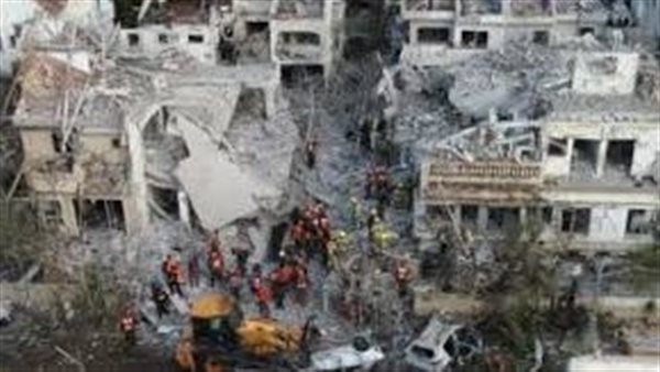 إعلام عبري: انهيار مبنى في رمات جان وانقطاع الكهرباء في روش هعين جراء الصواريخ الإيرانية