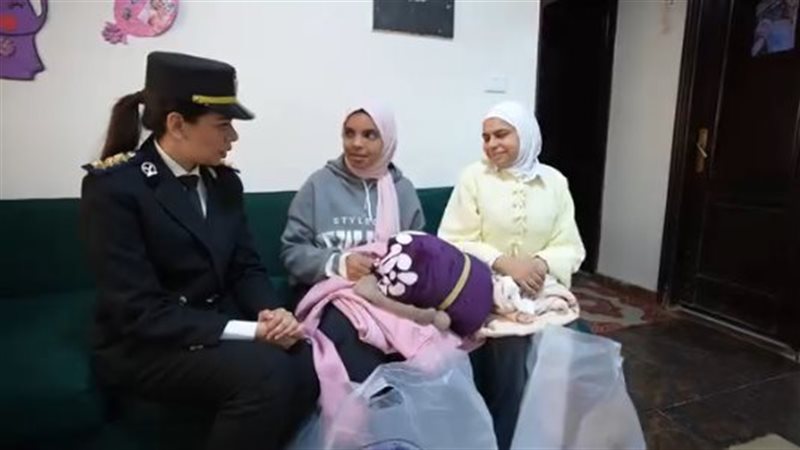 توزيع هدايا وزيارة