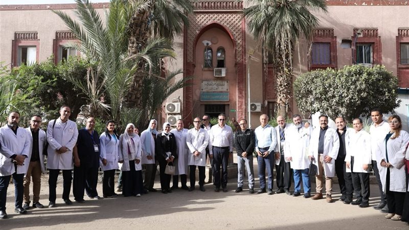 وزير الصحة في مستشفي