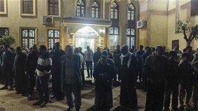 توافد الأهالي بدنديط لاستقبال جثمان شهيد تداعيات الحرب الأمريكية بالإمارات 