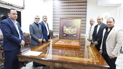 محافظ الوادي الجديد تبحث جهود تنفيذ مشروع حفظ وتوثيق الوثائق التاريخية