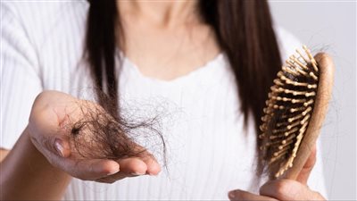 توقفي عنها فورا، أخطاء نرتكبها يوميا تؤدي لتساقط شعرك