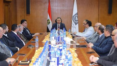 محافظ دمياط يتفقد المنطقة الحرة ويبحث دعم الاستثمار