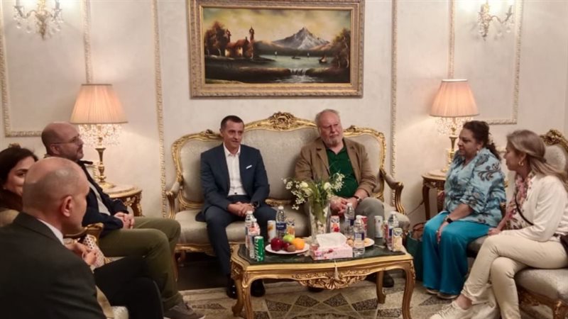 محافظ اسوان يستقبل