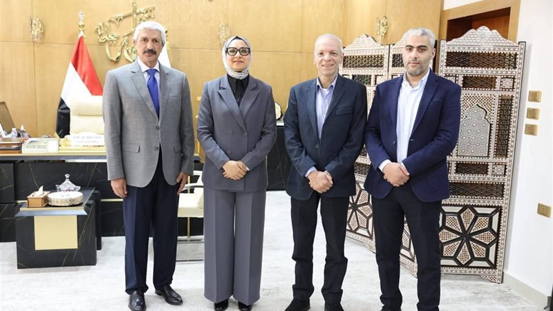  لقاء محافظ الوادي