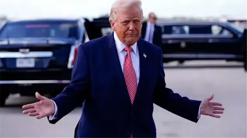 الرئيس الأمريكي دونالد