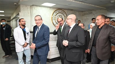 محافظ الفيوم ورئيس الجامعة يتفقدان المستشفيات 