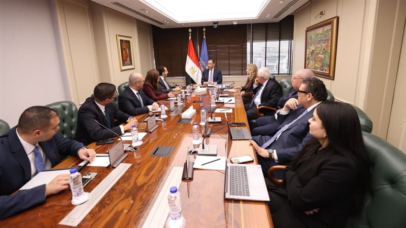وزير الاتصالات ومسئولو