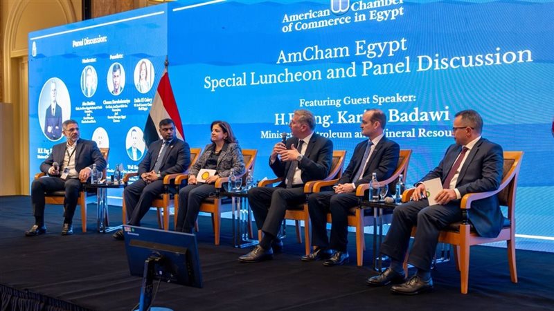 كريم بدوي أمام غرفة