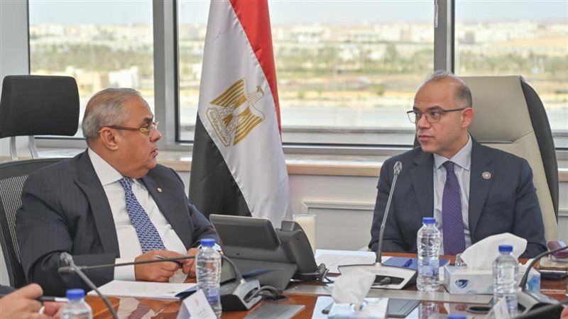 وزير الاستثمار يبحث
