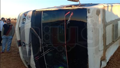 إصابة 45 شخصا بحادث انقلاب أتوبيس على طريق الزعفرانة - رأس غارب