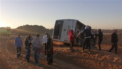 6 سيارات إسعاف مجهزة لنقل مصابي حادث أتوبيس مطروح