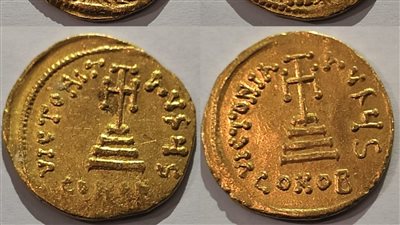 ضبط 9 عملات أثرية قبل تهريبها للخارج بمطار القاهرة| صور