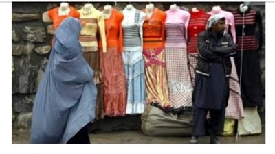 طالبان تأمر بقطع رءوس دمى العرض في محال الملابس