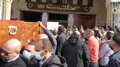 وصول جثمان أحمد الحجار لمسجد السيدة نفيسة| فيديو وصور 