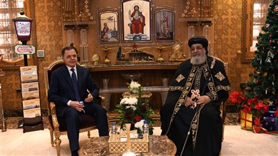 وزير الداخلية للبابا تواضروس: الأحداث سجلت المواقف الوطنية للكنيسة