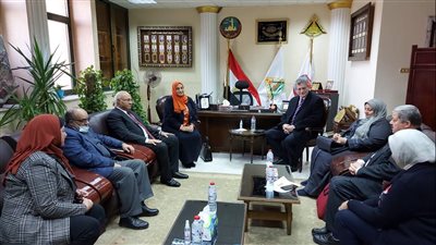 رئيس جامعة بنها يستقبل فريق زيارة المحاكاة لتجديد الاعتماد الأكاديمي لكلية الطب