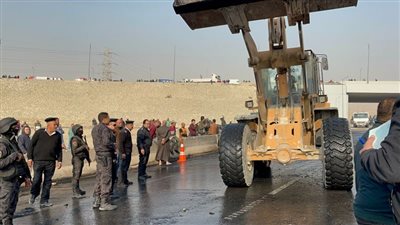 الاستعانة بلودر لرفع حطام تصادم 10 سيارات بالدائرى الأوسطى