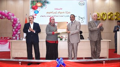 محافظ مطروح يكرم مديري الإدارات بالجهاز التنفيذي| صور