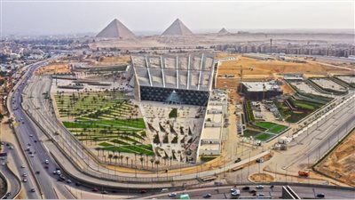 الآثار: نقل 55 ألف قطعة أثرية للمتحف الكبير وانتهاء مبنى مراكب خوفو