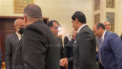 أبو ريدة وأبو هشيمة والجارحي وخالد عبد العزيز في عزاء إبراهيم حجازي|فيديو وصور