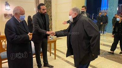 رئيس مجلس الشيوخ ومتعب وفضل ويحيى الفخراني يصلون عزاء إبراهيم حجازي|فيديو وصور