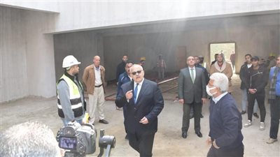 الخشت يتفقد الأعمال الإنشائية لمسرح 