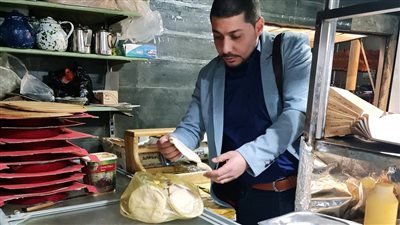 إعدام نصف طن مواد غذائية وزيوت وعصائر فاسدة في الدقهلية | صور 