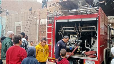 إخماد حريق مخزن الخردة بالسيدة زينب