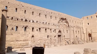الآثار توضح حقيقة سقوط السور الخارجي للدير الأبيض بسوهاج