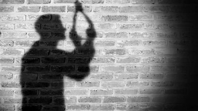 مناظرة جثة شاب عثر عليه مشنوقًا داخل شقته بالمقطم