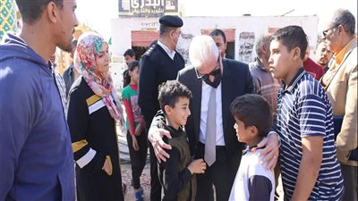 محافظ جنوب سيناء يتابع أعمال إنشاء الطرق والمحاور بمنطقة الرويسات