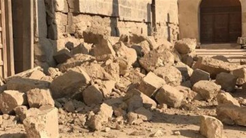 سقوط أجزاء سور الدير