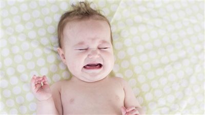 أسباب إصابة الرضع بالإمساك، وطرق علاجه بالمنزل