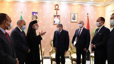 محافظ المنيا يهنئ الأقباط بعيد الميلاد| صور