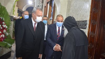 محافظ القليوبية يقدم التهنئة للأقباط بمناسبة عيد الميلاد المجيد 