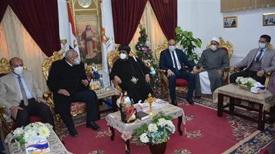 محافظ الوادي الجديد يقدم التهنئة بعيد الميلاد المجيد بكنيسة السيدة العذراء بالخارجة
