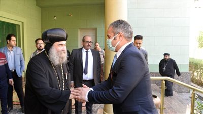 نائب محافظ أسيوط يلتقي الأنبا يؤانس ويهنئ الإخوة الأقباط بعيد الميلاد