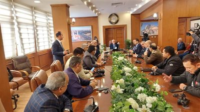  كواليس اجتماع محافظ بورسعيد مع اللجنة المكلفة بإدارة النادي المصري|صور