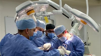 نجاح جراحة ميكروسكوبية دقيقة لاستئصال ورم ببطينات المخ لمريض بمجمع الإسماعيلية الطبي