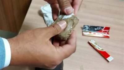 ضبط مخدرات وحشيش داخل حذاء راكب بمطار القاهرة