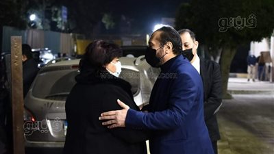 وزيرة الثقافة تصل عزاء أحمد الحجار|فيديو