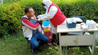 الصحة: تطعيم 12 ألف مواطن ضد كورونا خلال احتفالات عيد الميلاد ضمن حملة «معا نطمئن» 