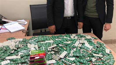 إحباط تهريب أدوية بيطرية بحوزة راكب بمطار القاهرة