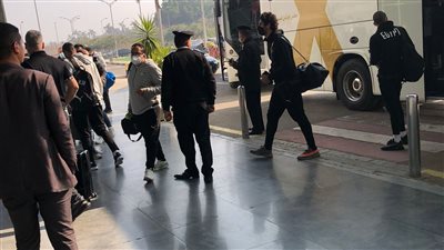 بعثة المنتخب تصل مطار القاهرة للسفر إلى الكاميرون 