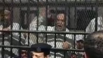 بالمصاحف والكمامات.. إيداع حسن راتب وعلاء حسانين قفص الاتهام 