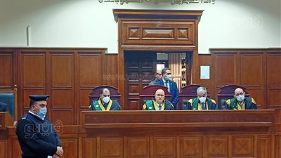 بدء محاكمة رئيس حي مصر القديمة وآخرين بتهمة الرشوة