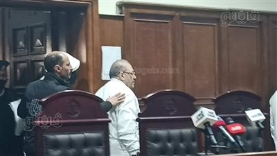 وصول حسن راتب وعلاء حسانين إلى جلسة المحاكمة في قضية الآثار الكبرى