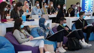 نشاط منتدى شباب العالم اليوم في 20 صورة